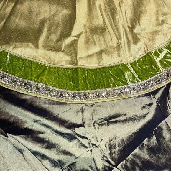 Christmas Tree Skirt Silk Velvet - Picture 4 of 9